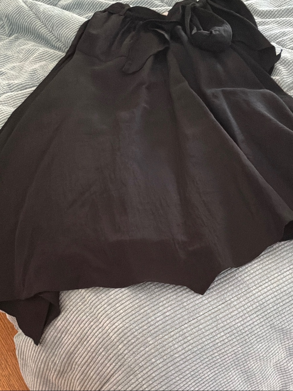 Surrealist Black handkerchief hem skirt with side bow tie - Picture 2 of 5